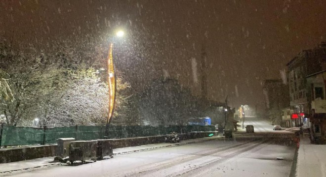 Karlıova da beklenen kar yağışı başladı